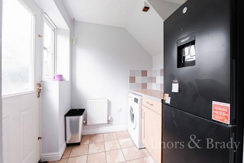 32 Burroughs Way, Wymondham, NR18 0WE