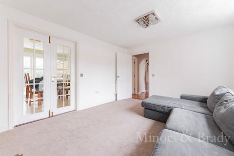 32 Burroughs Way, Wymondham, NR18 0WE