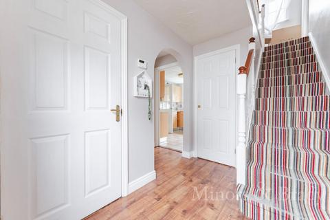 32 Burroughs Way, Wymondham, NR18 0WE