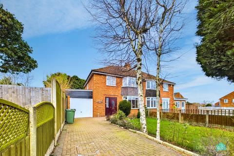 3 bedroom semi-detached house for sale, Meriden Avenue, Stourbridge DY8