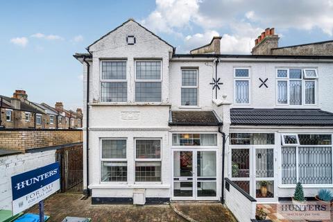 3 bedroom end of terrace house for sale, Congress road , Abbey Wood