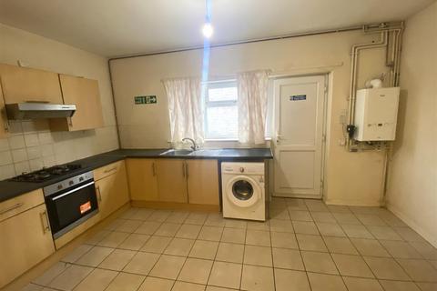 2 bedroom end of terrace house for sale, Folkestone Street, Hull