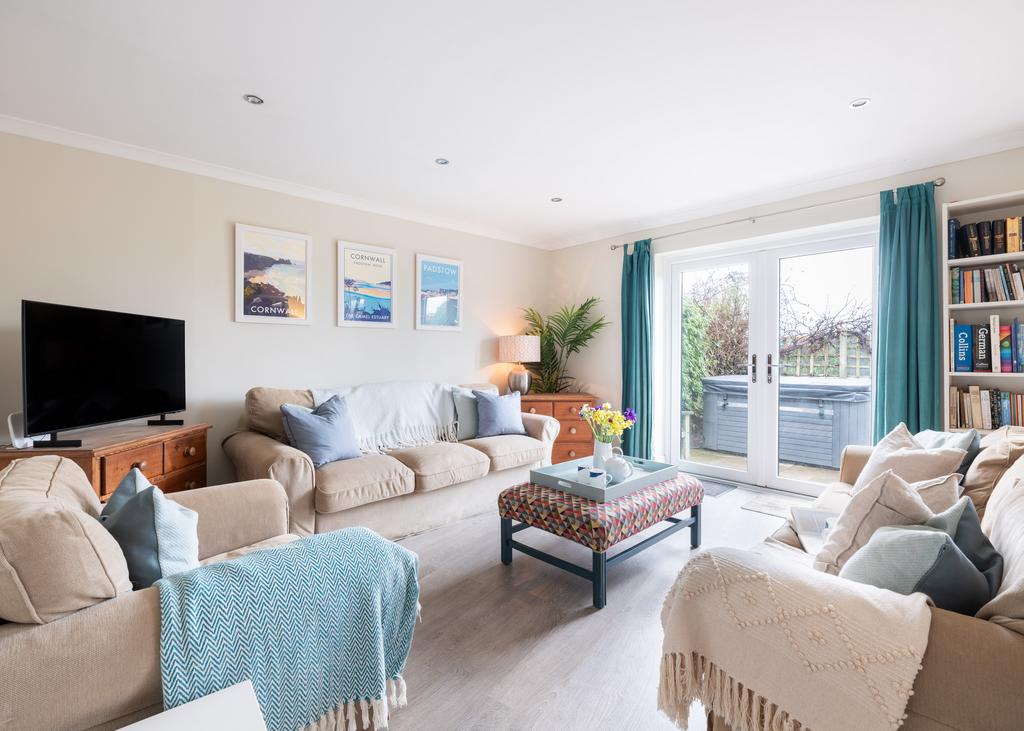 2 Trelawney Court