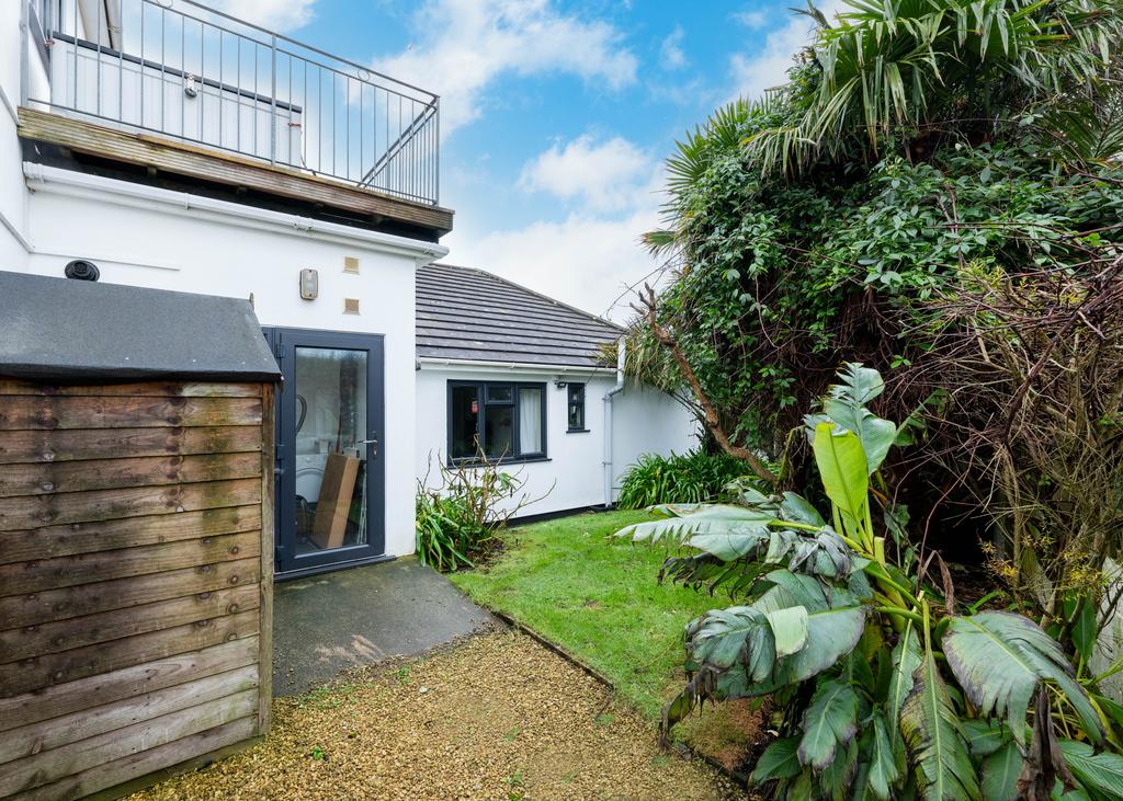 67aa02350e541 Trelawney Court 2-27