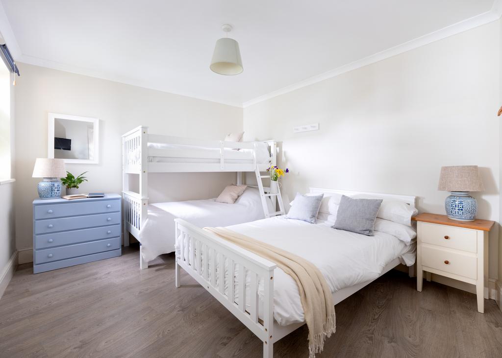 67aa01fb63254 Trelawney Court 2-1