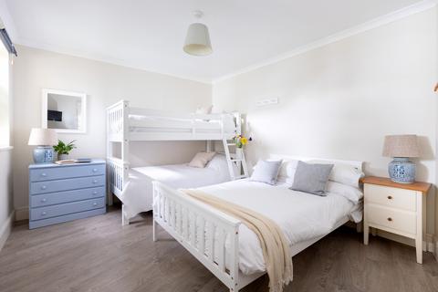 2 bedroom bungalow for sale, 2 Trelawney Court