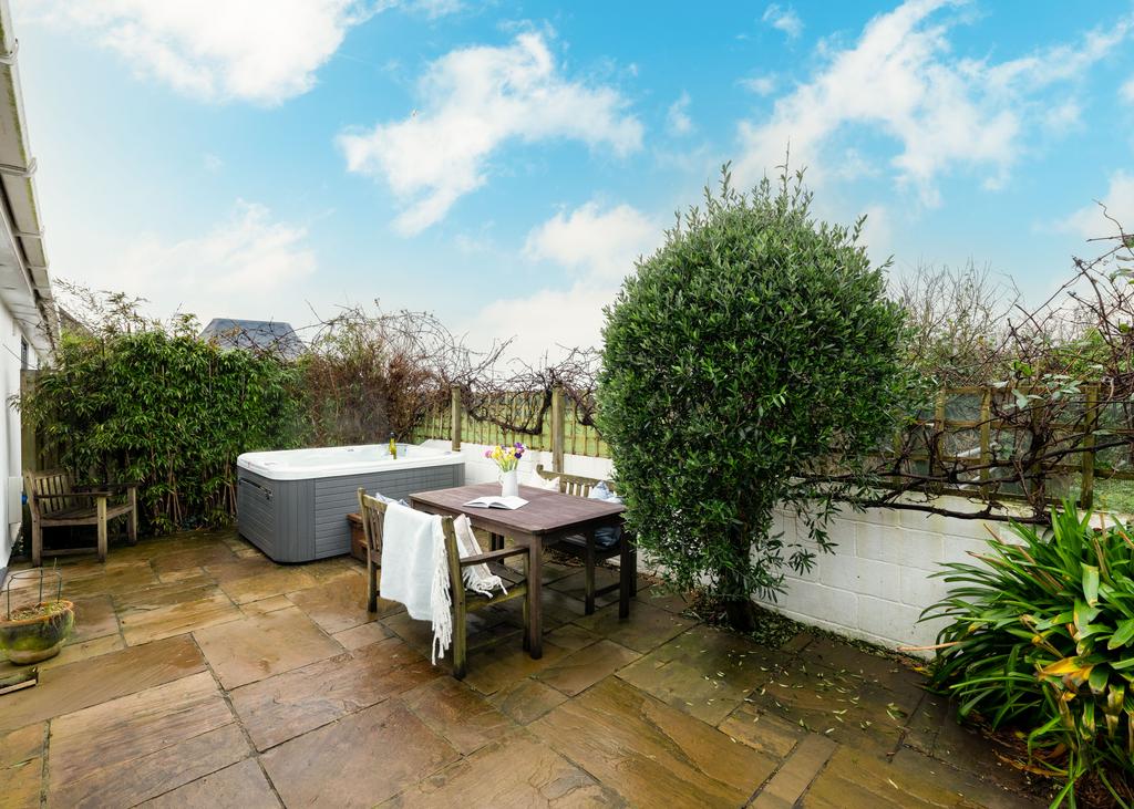 67aa0220becab Trelawney Court 2-22