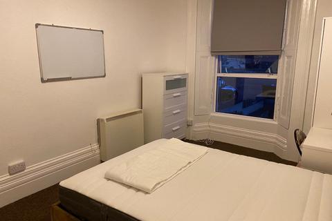 1 bedroom in a house share to rent, Double Room Ground Floor, Knightstone Road