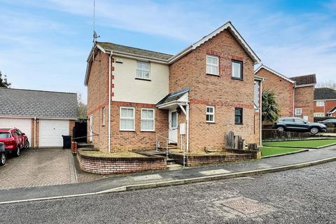 3 bedroom semi-detached house for sale, Bulrush Close, Braintree, CM7