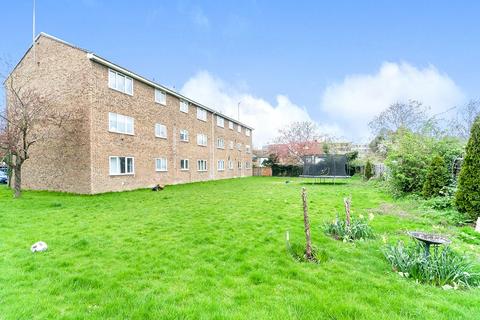 2 bedroom flat to rent, Jengar Close, Sutton SM1