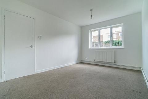 2 bedroom flat to rent, Jengar Close, Sutton SM1