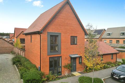 3 bedroom detached house for sale, Hawthorn Drive, Berkshire RG45