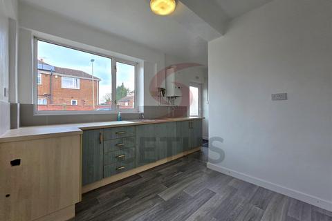 4 bedroom semi-detached house to rent, Purley Road, Leicester LE4