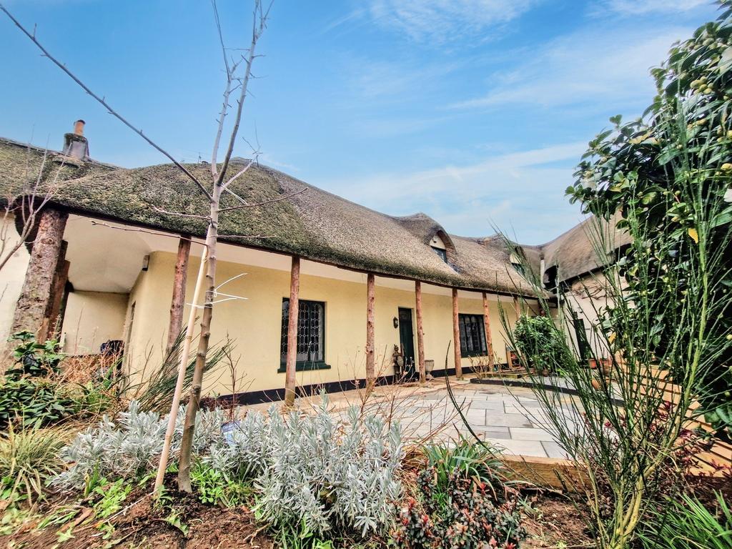 Character Grade II Listed Cottage