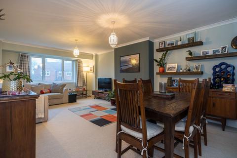 18 Gurnells Road, Seer Green, Beaconsfield, HP9 2XJ