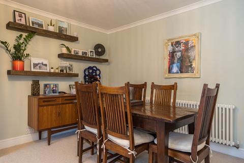 18 Gurnells Road, Seer Green, Beaconsfield, HP9 2XJ