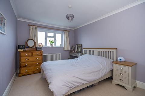 18 Gurnells Road, Seer Green, Beaconsfield, HP9 2XJ