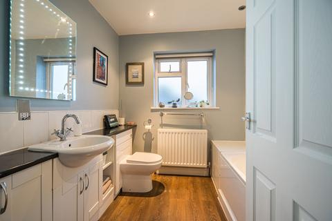 18 Gurnells Road, Seer Green, Beaconsfield, HP9 2XJ