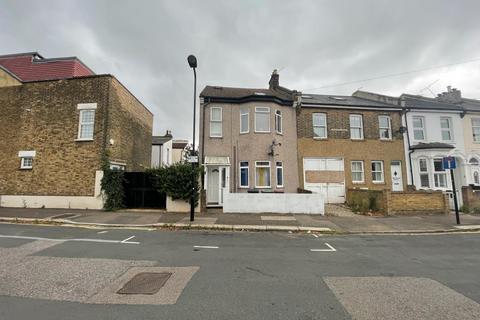 2 bedroom flat to rent, Blenheim Road, Startford