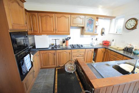 4 bedroom detached bungalow for sale, South Avenue, New Milton, Hampshire. BH25 6EY