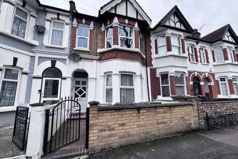 2 bedroom maisonette to rent, Colchester Road, Leyton, E10