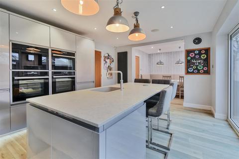 6 Broad Highway, Wheldrake, York, YO19 6BU