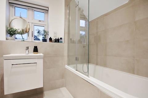 6 Eden Hall, Edenbridge, TN8 5QQ