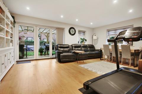 6 Eden Hall, Edenbridge, TN8 5QQ