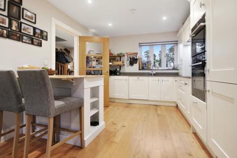 6 Eden Hall, Edenbridge, TN8 5QQ