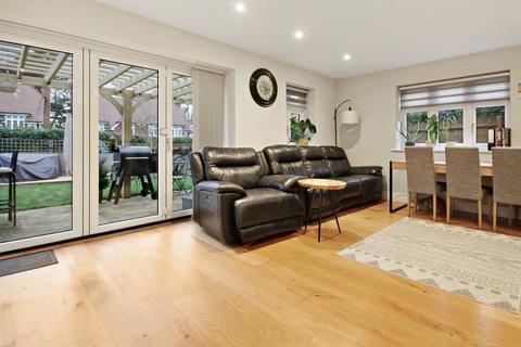 6 Eden Hall, Edenbridge, TN8 5QQ