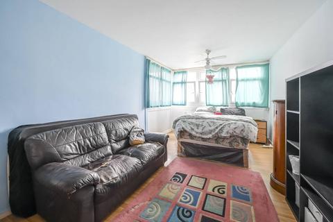 2 bedroom flat for sale, Cable Street, Shadwell, London, E1