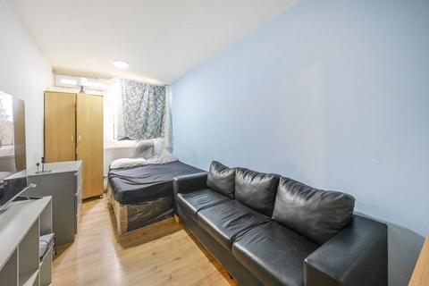 2 bedroom flat for sale, Cable Street, Shadwell, London, E1