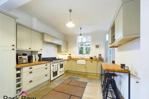 6 bedroom end of terrace house for sale, Low Street, Sherburn In Elmet, Leeds