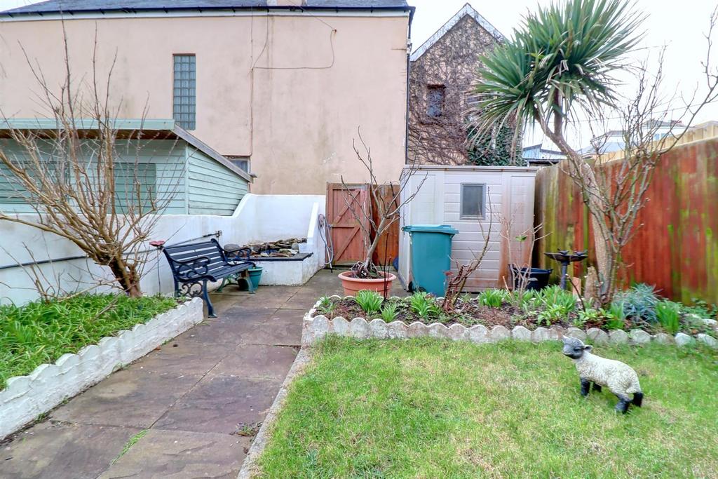 Garden .3.jpg