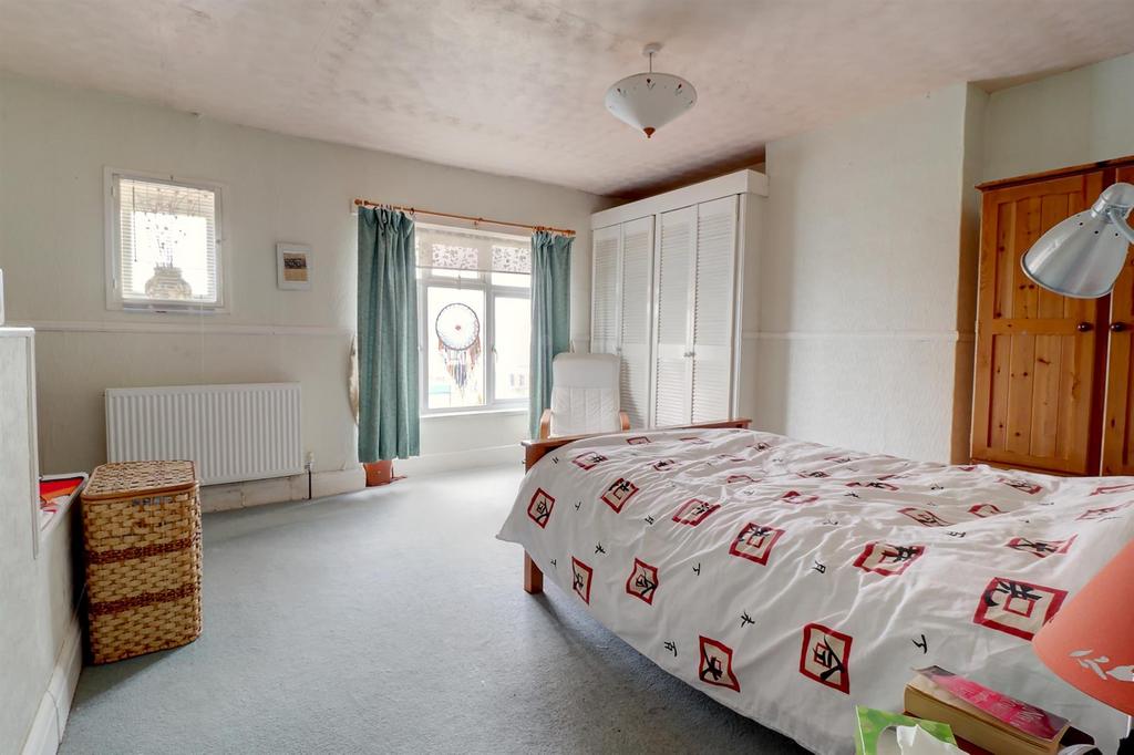 Bedroom 1 .1.jpg
