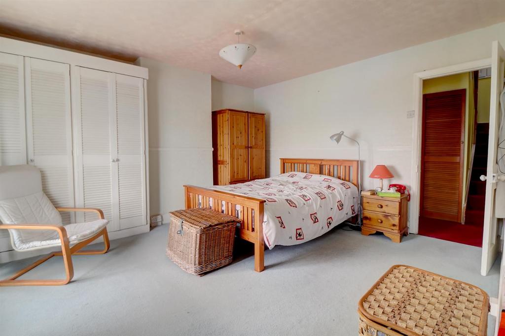 Bedroom 1 .2.jpg
