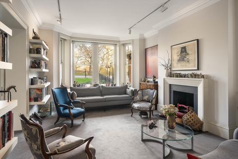 3 bedroom flat for sale, Park Close, London, SW1X