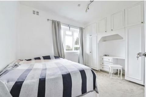 1 bedroom in a flat share to rent, Peterborough Road, London SW6