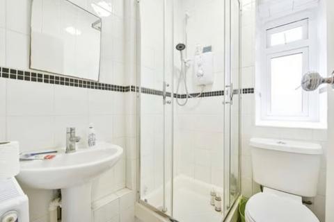 1 bedroom in a flat share to rent, Peterborough Road, London SW6