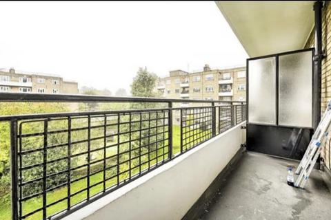 1 bedroom in a flat share to rent, Peterborough Road, London SW6