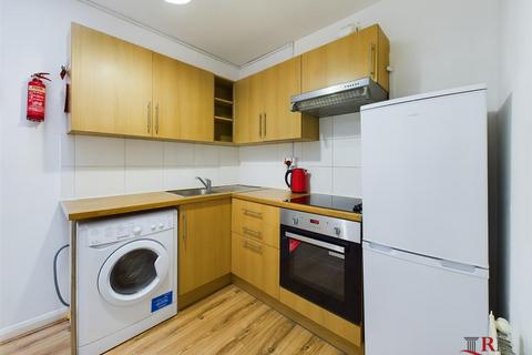 1 bedroom flat to rent, Melrose Avenue, London