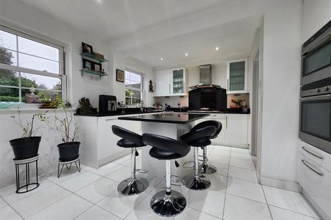 13 High Elms, Chigwell, IG7 6NF