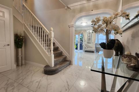 13 High Elms, Chigwell, IG7 6NF