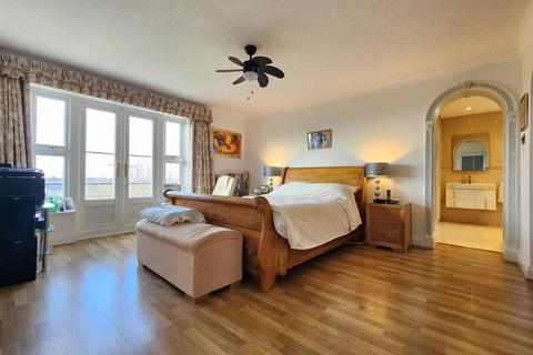 13 High Elms, Chigwell, IG7 6NF