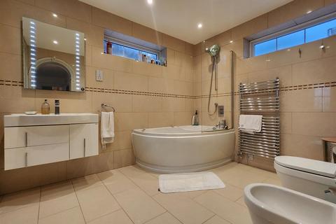 13 High Elms, Chigwell, IG7 6NF