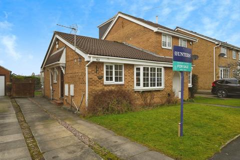 2 bedroom semi-detached bungalow for sale, Lea Mill Park Drive, Yeadon, Leeds