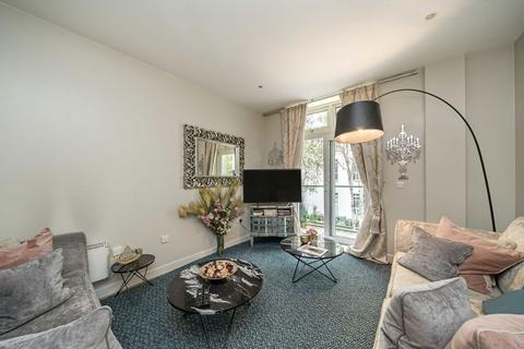 2 bedroom flat for sale, Bromyard Avenue, London W3