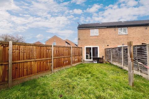 2 bedroom end of terrace house for sale, Falcon Way, Ashford