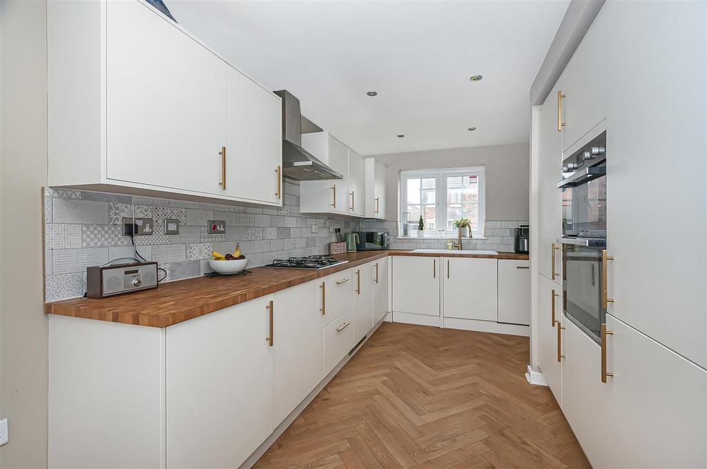 11 Knox Ave10.JPG