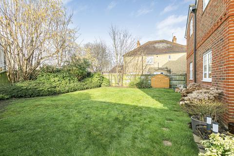 3, Cedar Court Heathlands Close, Sunbury-on-thames, TW16 6QF